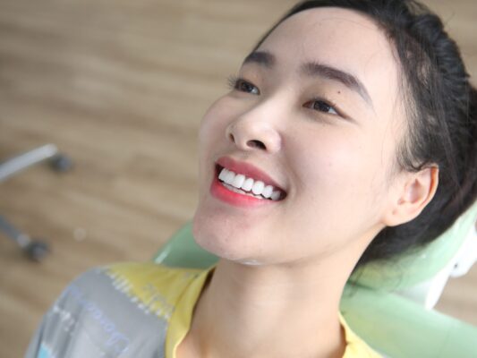 Hàm răng trắng sáng, đều, hài hòa khuôn mặt đã khiến Hương Giang trở nên tỏa sáng hơn bao giờ hết.