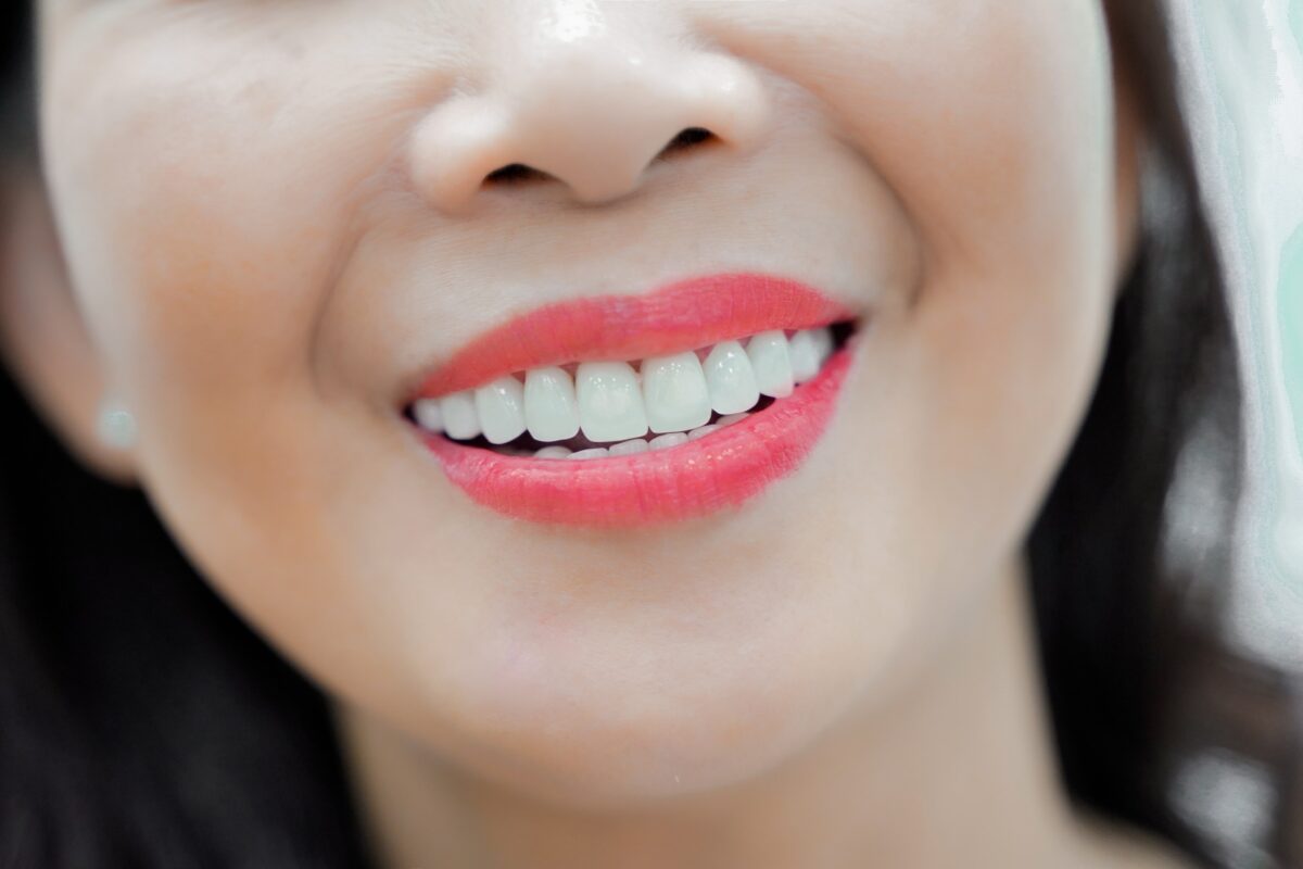 Hàm răng đã được phục hình giúp chị ăn nhai dễ dàng hơn