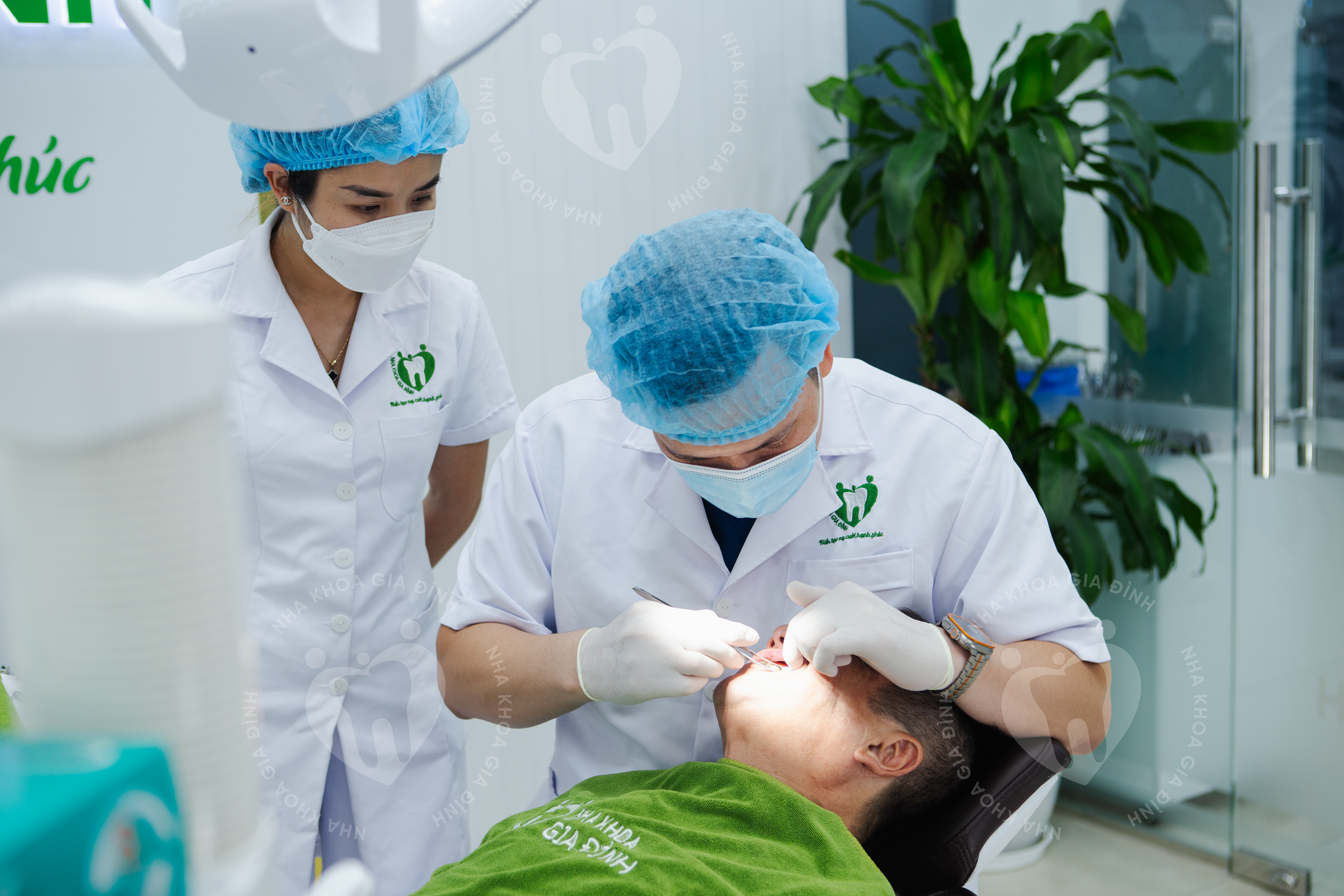 Trồng răng implant có tác hại như thế nào? Biến chứng khi trồng W8